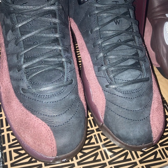 A Ma Maniere Jordan 12 9.5M. - Picture 3 of 6